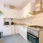 Chiado 2 Bedroom Elegant アパート
