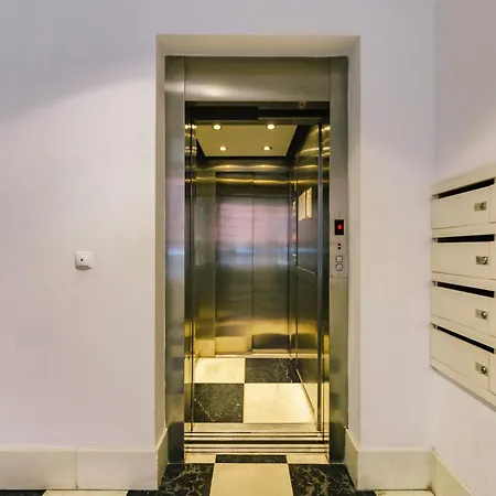 Chiado 2 Bedroom Elegant アパート *