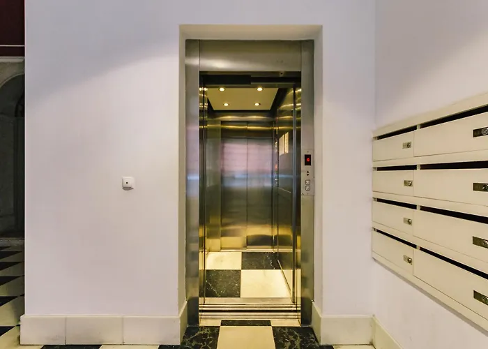 Chiado 2 Bedroom Elegant شقة *